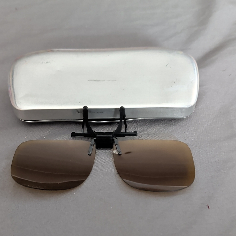 Eagle Eyes Clip-On Sunglasses with Case - Picture 4 of 4
